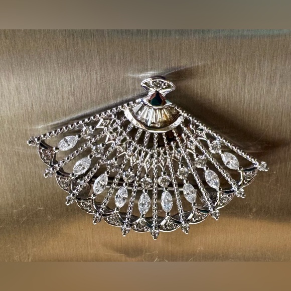 Sparkly sterling silver convertible fan pendant - Picture 2 of 8